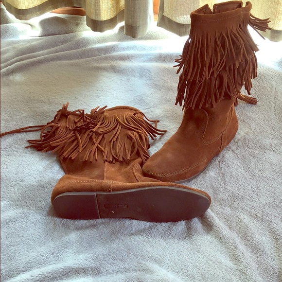 Minnetonka Shoes - Minnetonka fringe boots